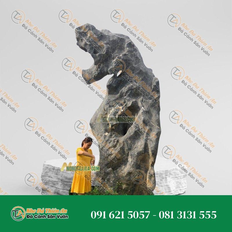 Đá Lũa Đen Lớn Nguyên Khối Đặt Vườn 4.4m