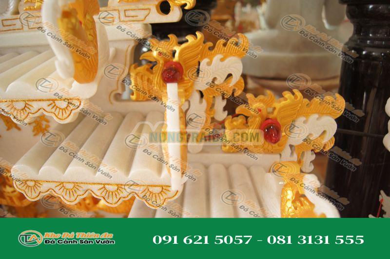 Bàn thờ ông địa, thần tài kích thước 55cm, màu trắng phun vàng, đá cẩm thạch màu hồng, đá cẩm thạch màu nước mật ong