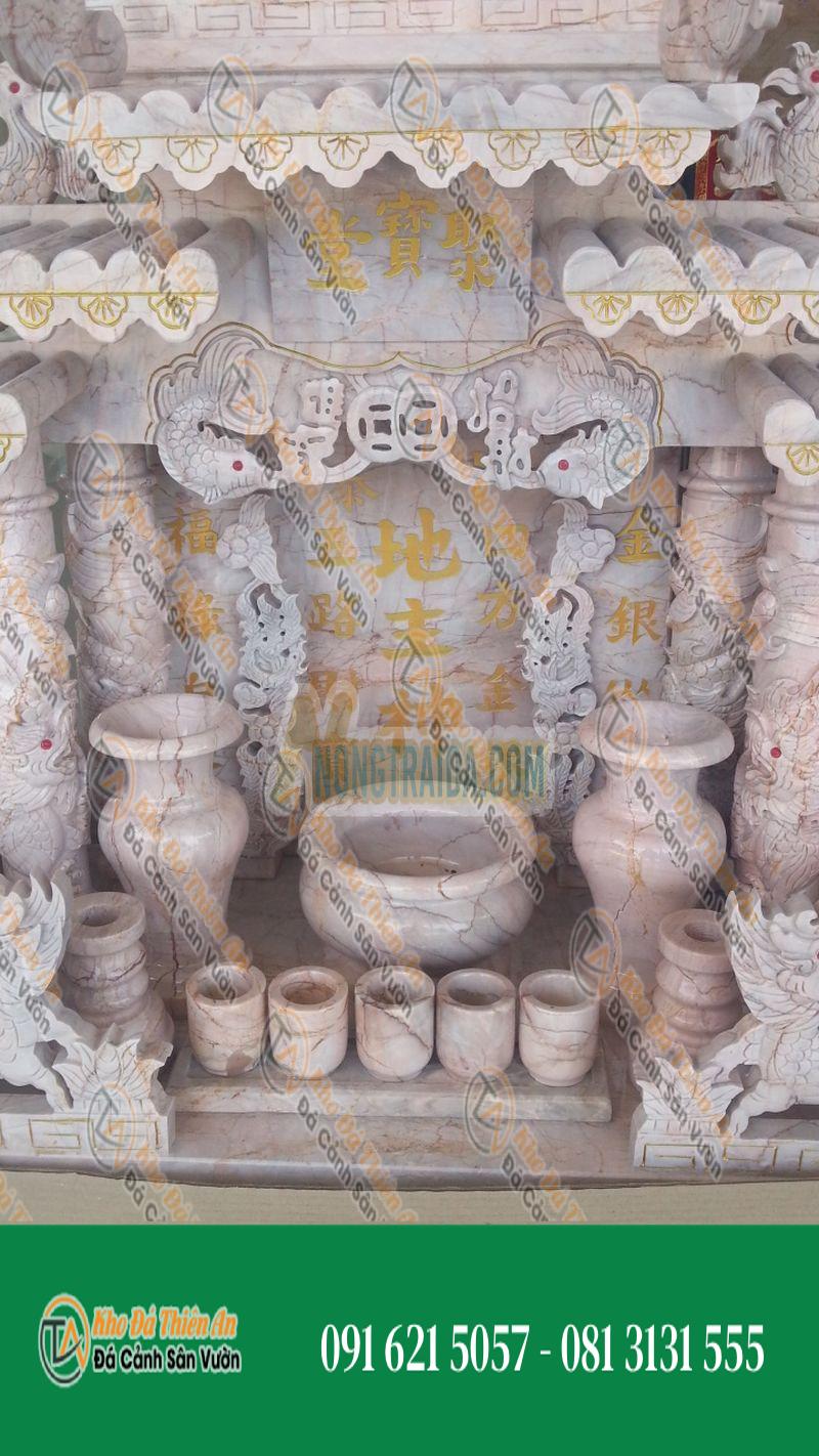 Bàn thờ ông địa, thần tài từ đá cẩm thạch (Đèn cột tròn, đèn tỏa, mô hình 55cm (4 cột, 5 mái, 8 cá, 8 hồng, 8 rồng, đá màu xám)