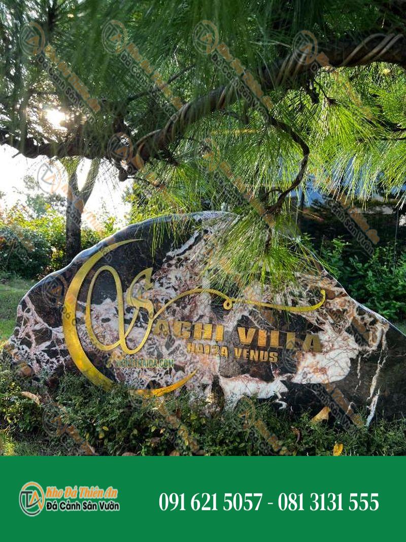 Bảng hiệu đá cẩm thạch da báo tại Venus Sachi Villa