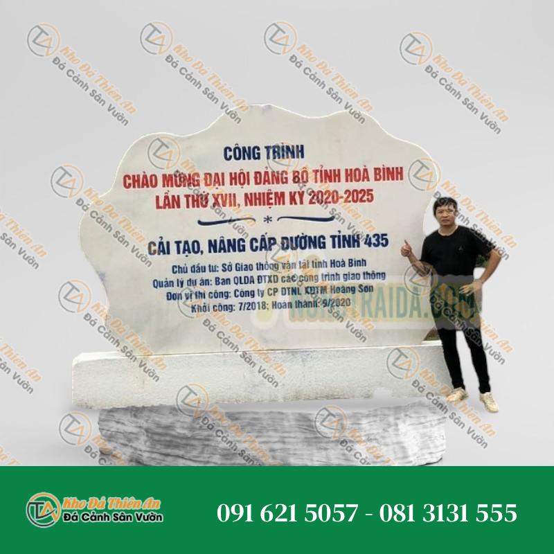 Bảng hiệu đá công trình chào mừng đại hội đảng bộ lần thứ XVII, 2020-2025