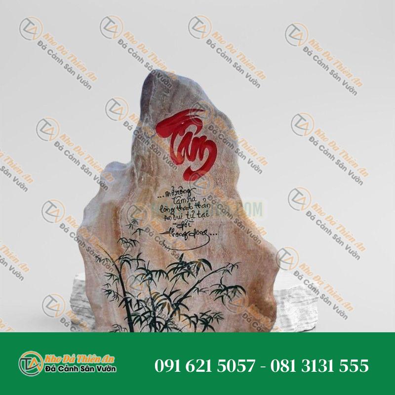 Bảng hiệu đá vân gỗ khắc chưc TÂM thư pháp
