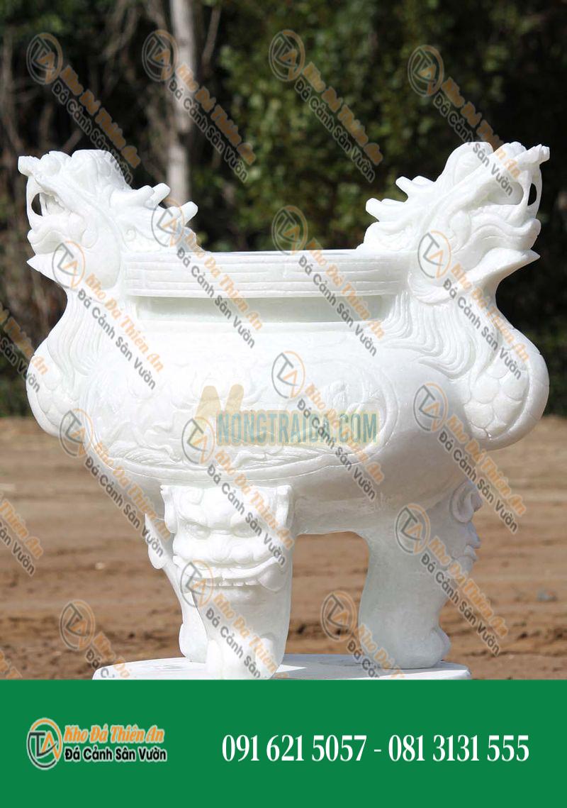 Bát đựng hương thơm Phật bằng đá hoa cương trắng, được điêu khắc tay với hình đầu rồng và hoa sen, dài 76cm