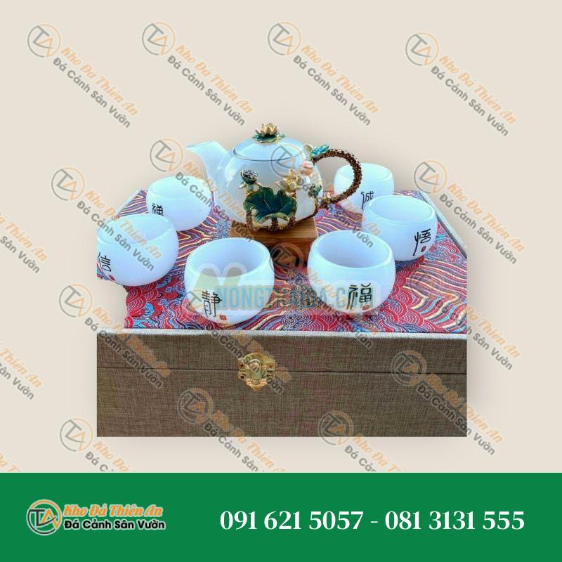 Bộ ấm trà chạm hoa hồng với ly chạm chữ đá bạch ngọc