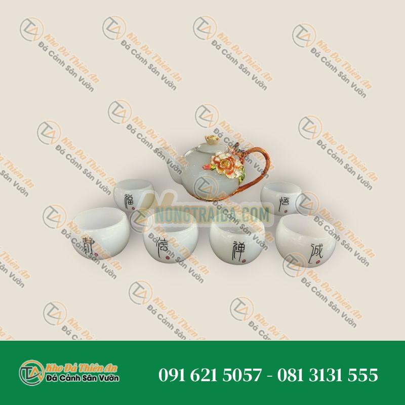 Bộ ấm trà chạm hoa mẫu đơn với ly chạm chữ đá bạch ngọc