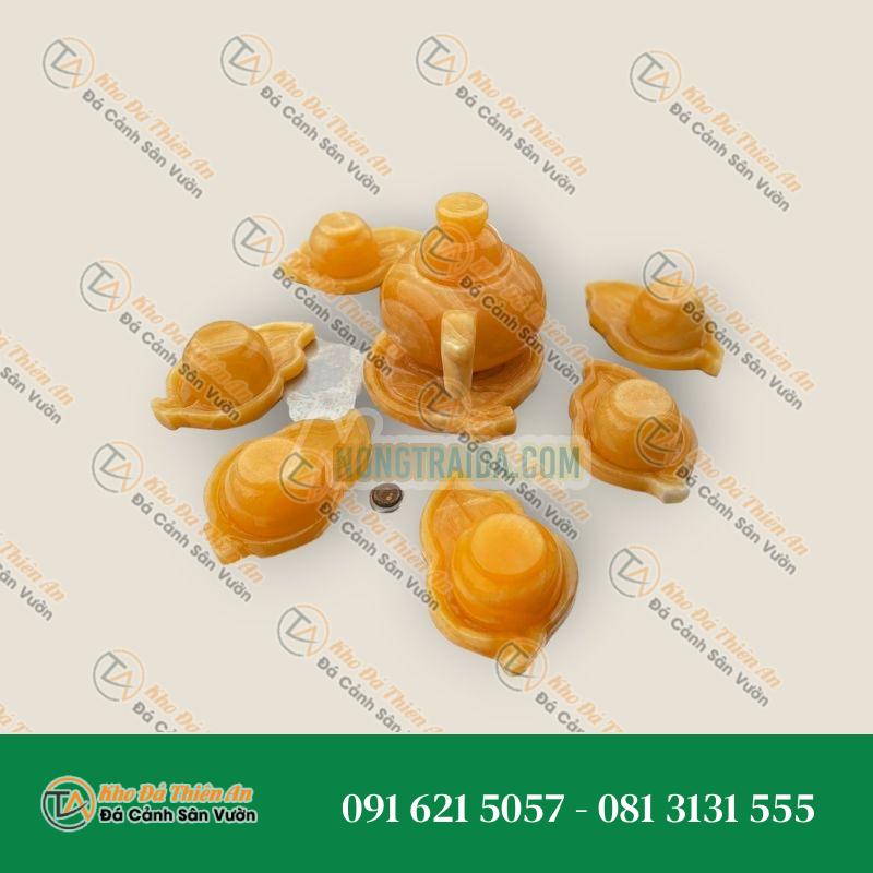 Bộ ấm trà với dĩa hình chiếc lá đá ngọc hoàng long