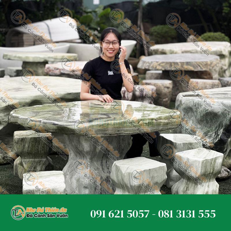 Bộ bàn ghế đá ngọc secpentine xanh, 2 thớt, 6 đôn ghế