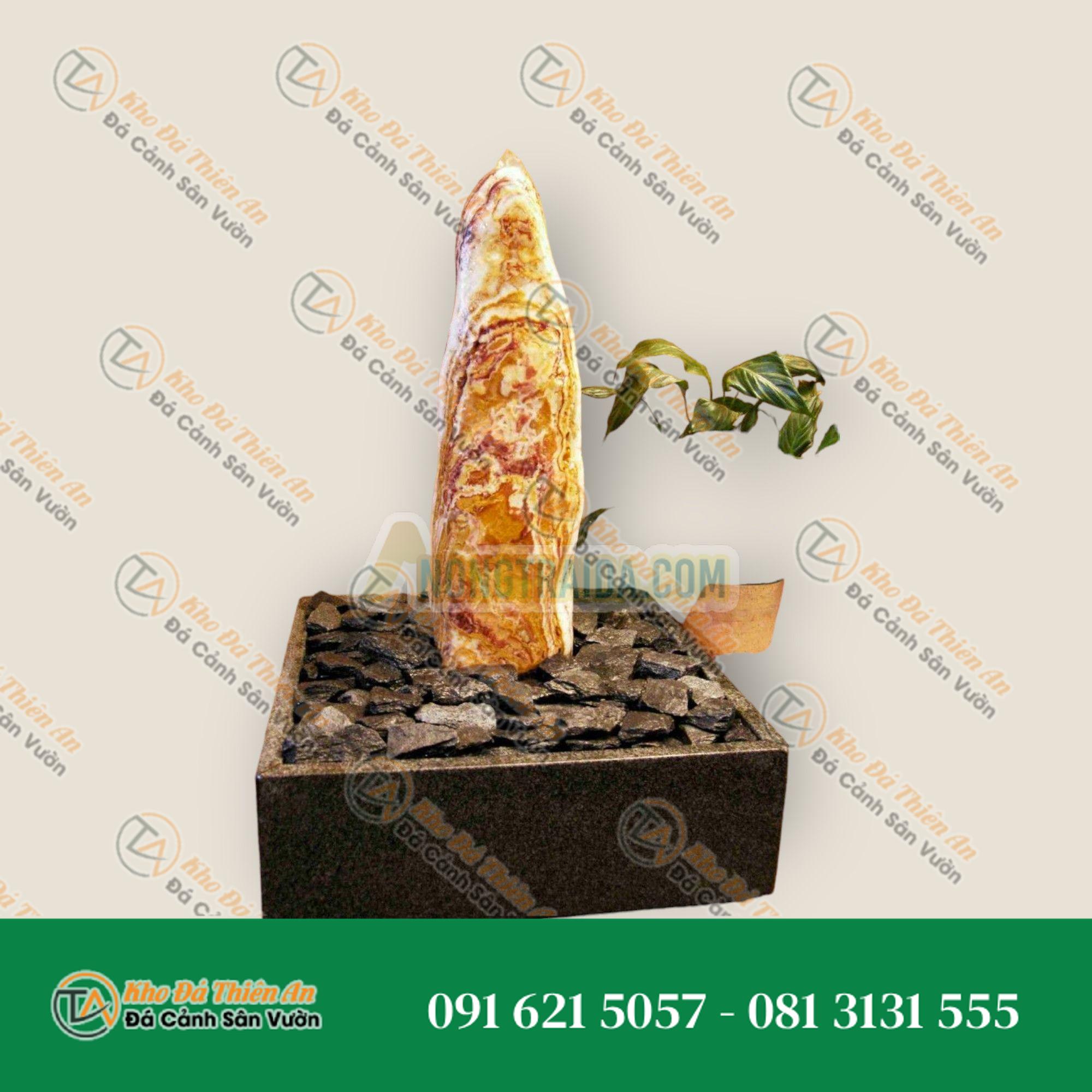 Bộ phun nước trong nhà Monolith đá mã não mài trong bể granit vuông