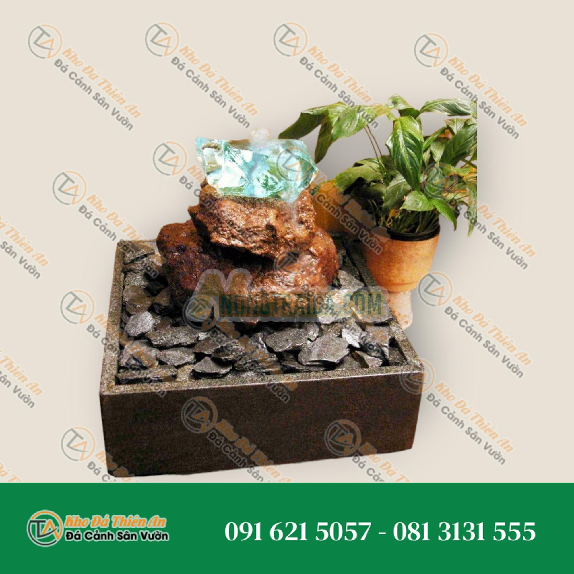 Bộ phun nước trong nhà Thác Lavavitro trong bể granit vuông