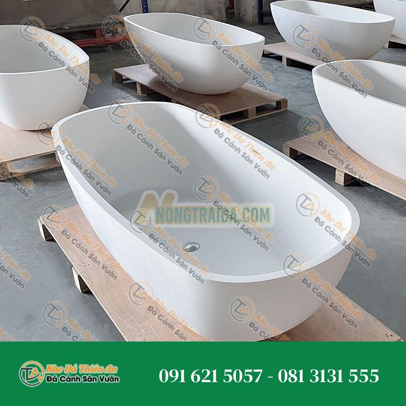 Bồn tắm đá nhân tạo, được mài bóng thủ công, có hình dạng chấm pha lê, với chất liệu composite nhựa nhựa