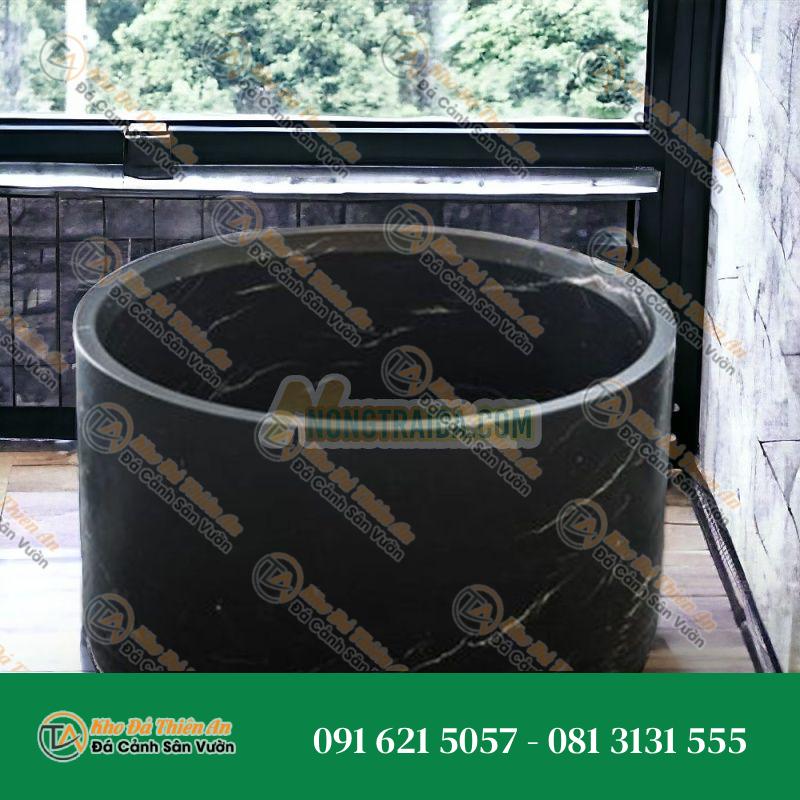 Bồn tắm đứng tự do cổ điển từ đá tự nhiên có hình tròn, sâu để ngâm cho người lớn đang được bán