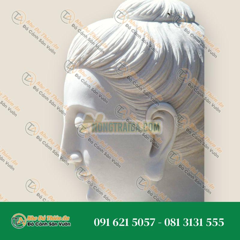 Bức tượng Phật Thiền hòa nhã từ vùng Gandhara được điêu khắc bằng đá trắng nguyên khối tinh khôi, cao 150cm