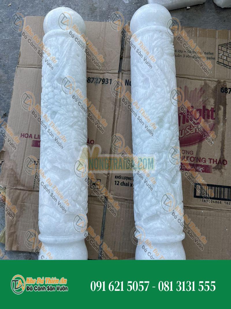 Cặp trụ đá chạm rồng để mộ