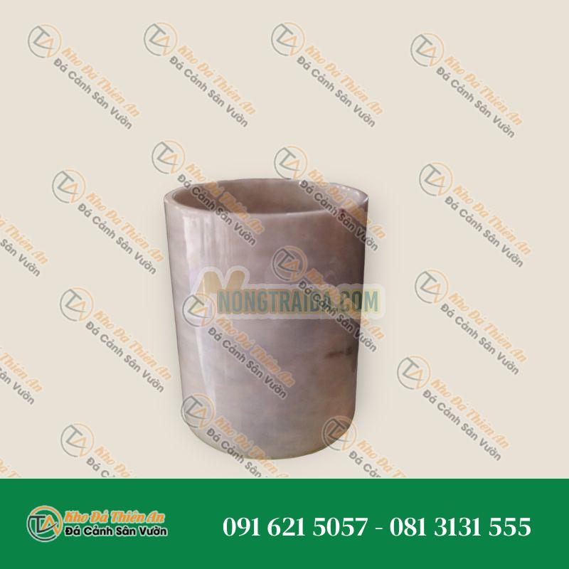 Chai rót nước theo hình ống, kích thước cao 12cm, rộng 10cm