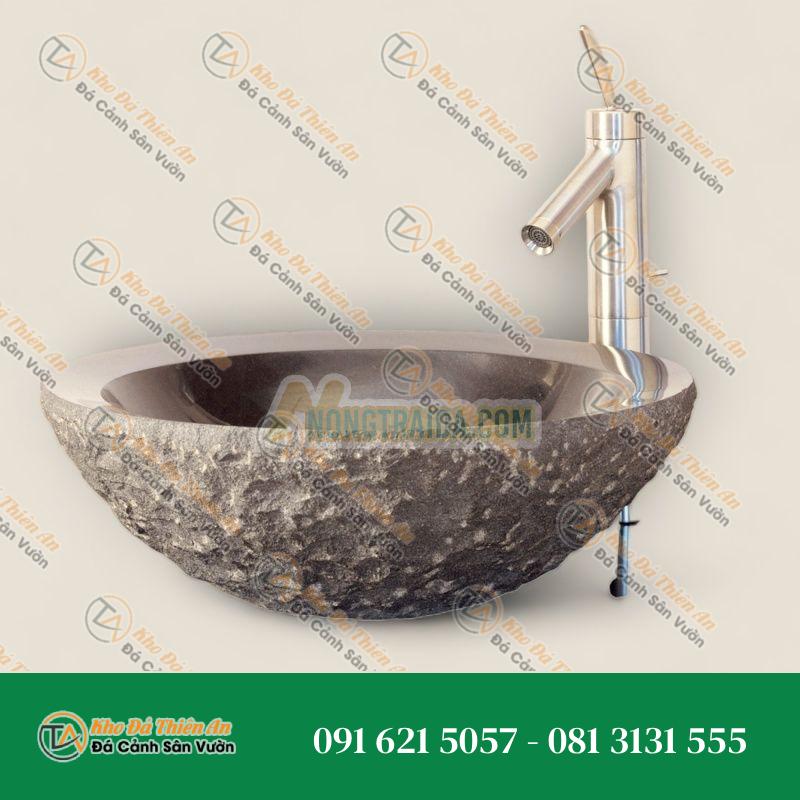Chậu tròn có đường cắt, bề mặt chạm trổ