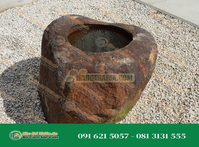 Chum nước tiểu cảnh kiểu Nhật Bản (Kurama Shizen-seki Chozubachi) 30x30cm