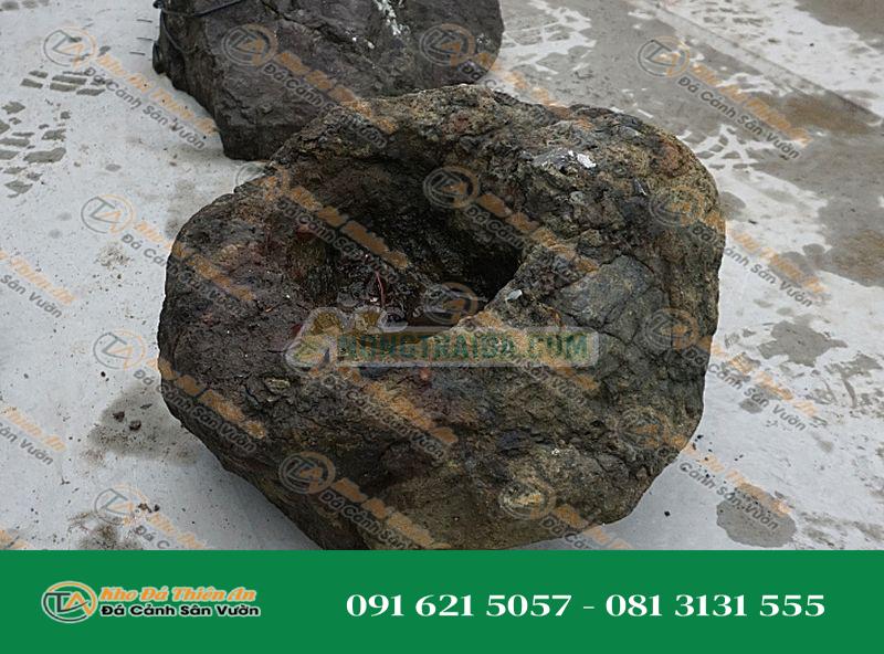 Chum nước tiểu cảnh Makkuro Shizen-seki Chozubachi, kiểu Nhật