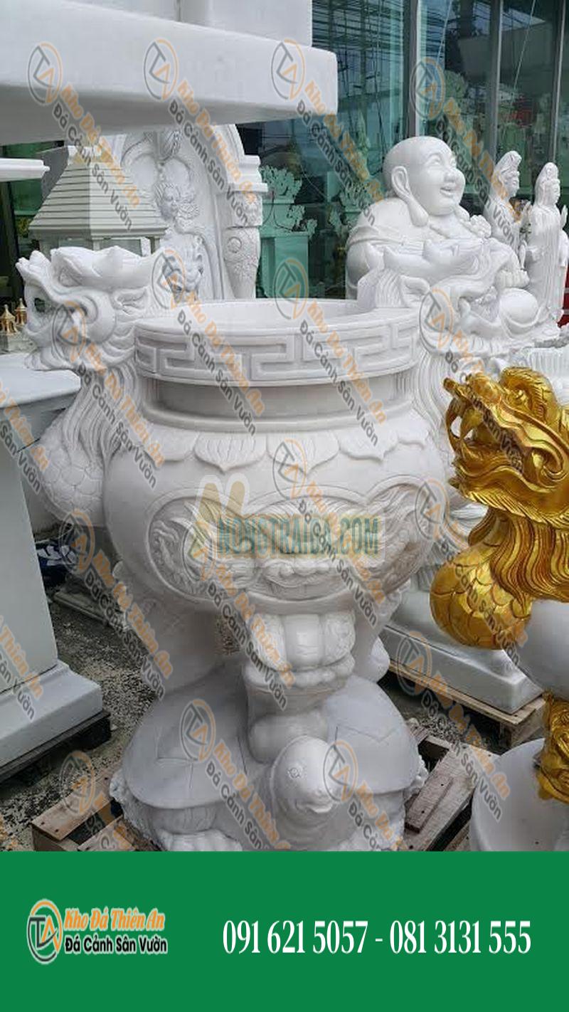 Chum thủy tinh hình rồng, đá cẩm thạch, có nền hình con rùa, cao 120cm