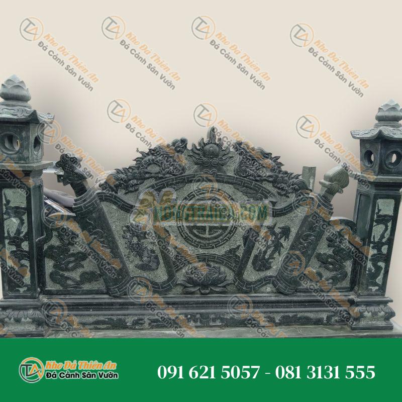 Cuốn thư bằng đá xanh rêu chạm khắc, gồm đèn thờ