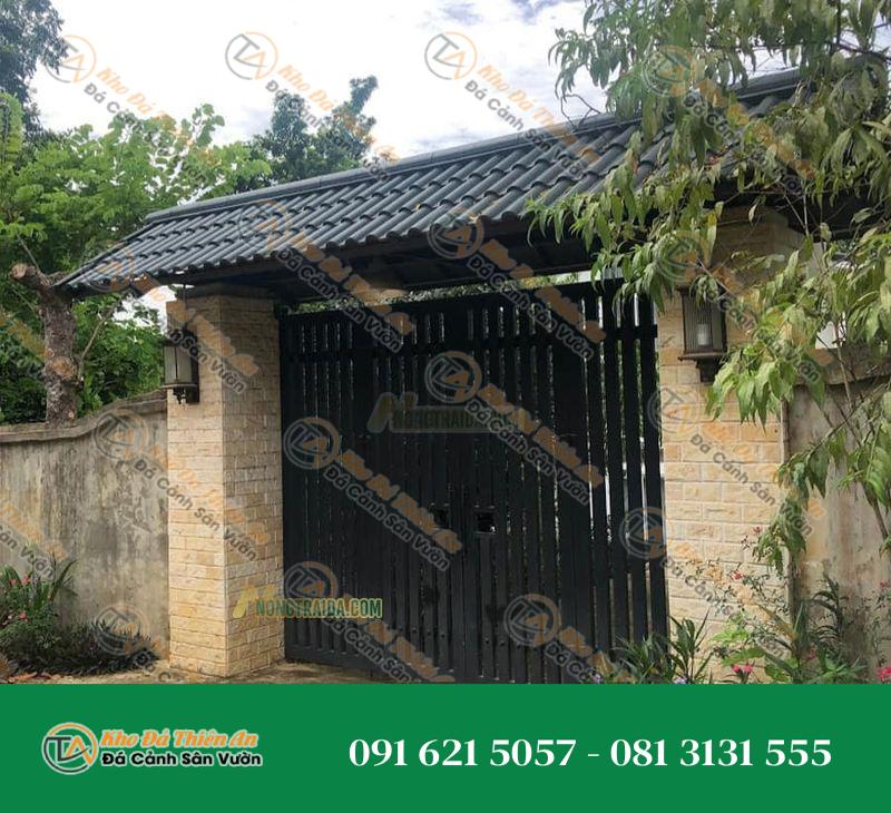 Đá bóc vàng ốp cổng