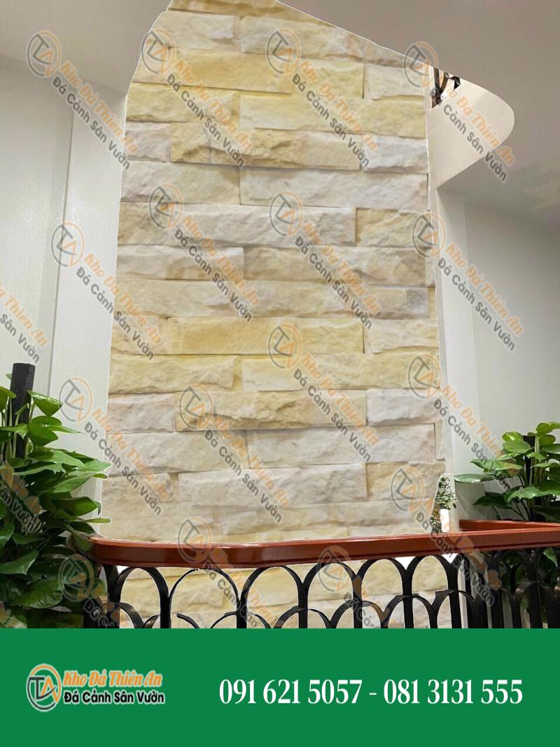 Đá bóc vàng ốp giếng trời