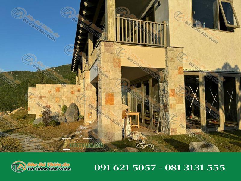 Đá chẻ granite vàng Bình Định ốp cổng