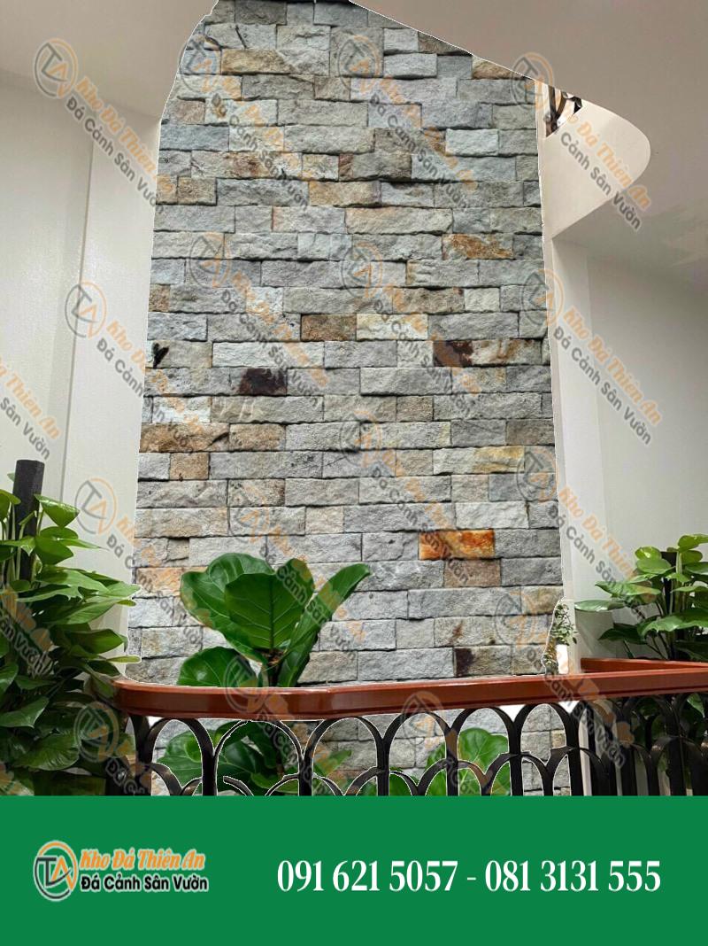 Đá chẻ granite vàng ốp giếng trời