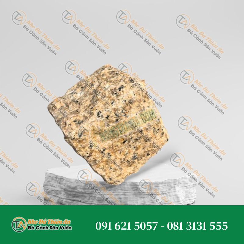 Đá cubic chẻ 10x10x10cm, đá vàng Bình Định