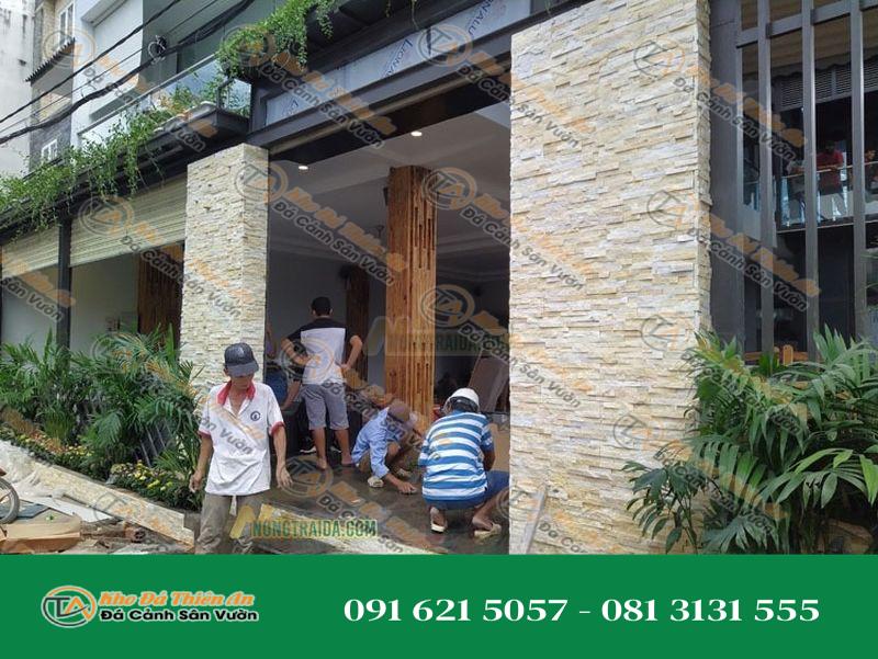 Đá chẻ ốp mặt tiền màu vàng cà rốt