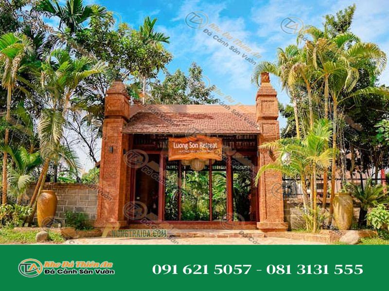 Đá ong vàng ốp cổng