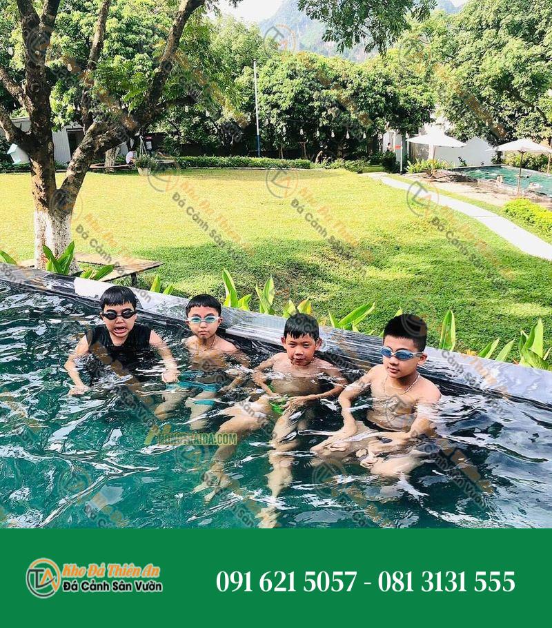 Đá ốp lát bể bơi tự nhiên giá rẻ tại LaVa Haus Homestay Hòa Bình