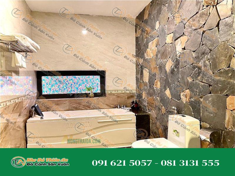 Đá rối nâu đen thô ốp tường nhà vệ sinh, phòng tắm