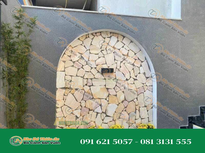 Đá rối vàng ốp tường rào