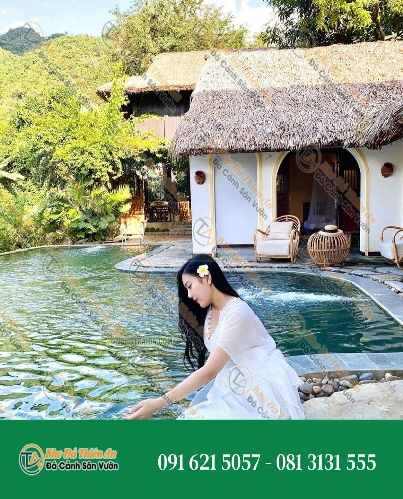 Đá sọc dưa lát hồ bơi sang trọng tại Mai Chau Rustic Home