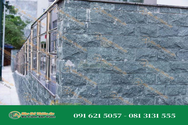 Đá xanh rêu bóc lồi ốp tường rào