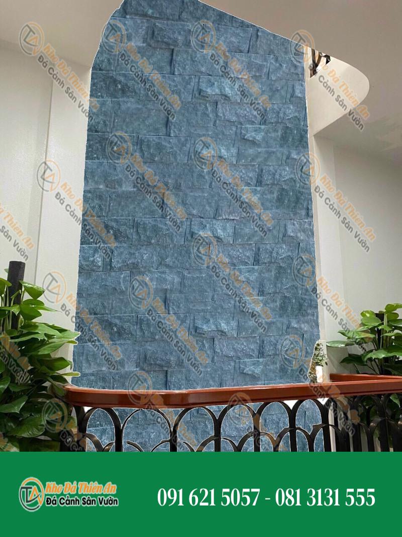 Đá xanh rêu ốp giếng trời