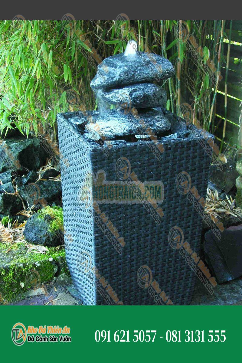 Đài phun nước cho sân thượng Cairn bằng đá tảng trong giỏ