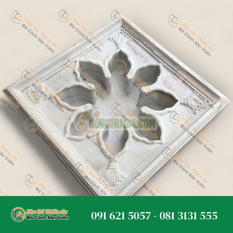 Đài phun nước hoặc chậu trồng cây bằng đá cẩm thạch chạm khắc cổ