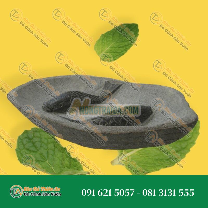 Đài Tắm Chim “Cá”, Đường kính 35 – 40cm, được chạm khắc tay từ đá sông Kích thước: 35,00×35,00×11,00cm
