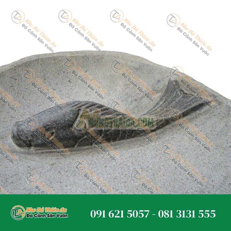 Đài Tắm Chim “Cá”, Đường kính 50cm, với cơ sở, được chạm khắc tay từ đá sông Kích thước: 50,00×50,00×47,00cm