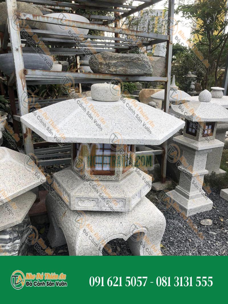 Đèn đá kiểu Nhật, lồng gỗ, đá trắng granite muối tiêu
