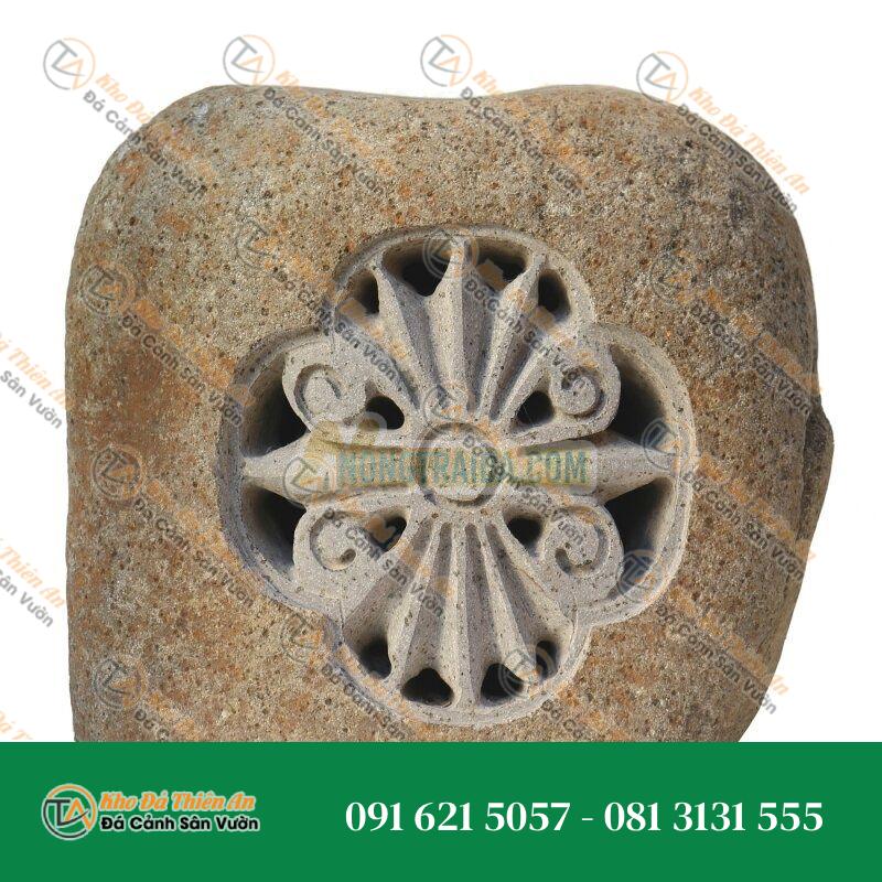 Đèn Lồng Đá có Họa Tiết, Cao 35cm, Được Khắc Tay Từ Đá cuội Kích thước: 30x25x35,00cm