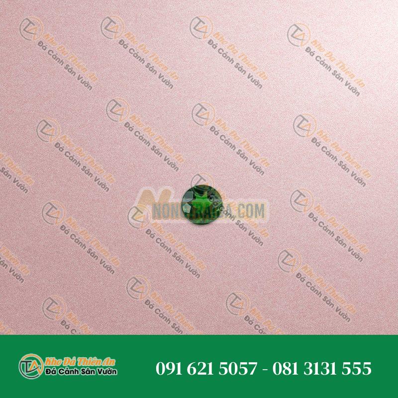 Diopside tròn 07mm 5A