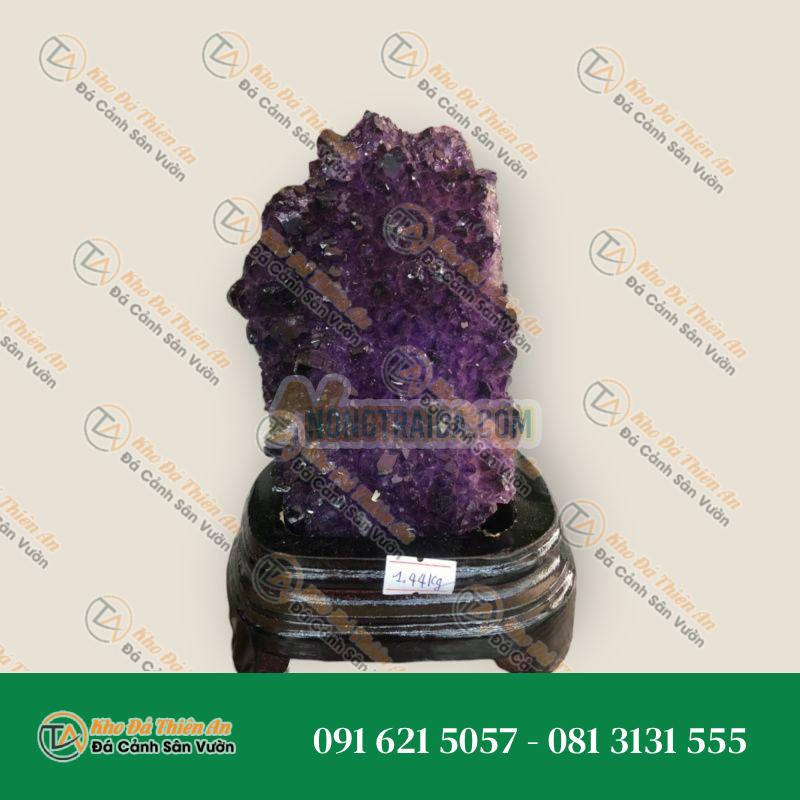 Hang ( Hốc ) phong thủy đá thạch anh tím hút tài lộc – Nặng 1,3 kg; 1,44 kg; 1,5 kg và 1,53 kg