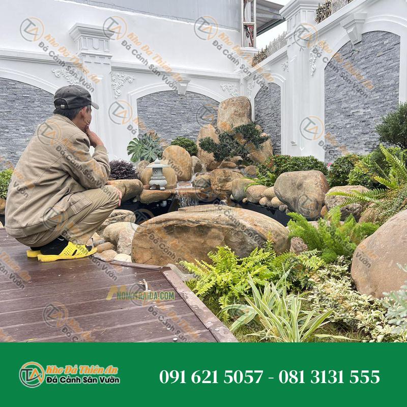 Hòn Non Bộ Bằng Đá Cuội Vàng 104cm