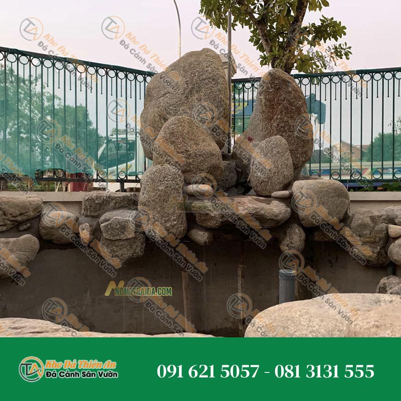 Hòn Non Bộ Bằng Đá Cuội Vàng 93cm