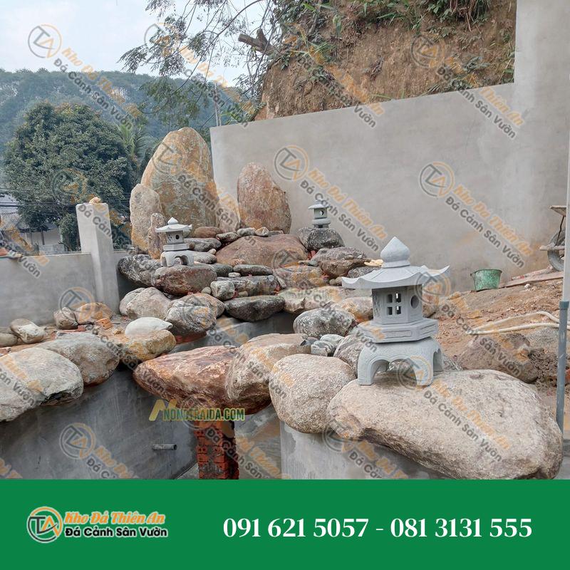 Hòn Non Bộ Bằng Đá Cuội Vàng 96cm
