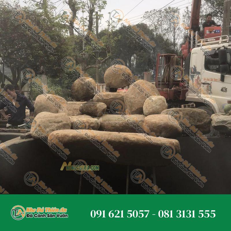 Hòn Non Bộ Bằng Đá Cuội Vàng 98cm