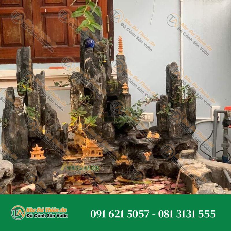 Hòn Non Bộ Bể Cá Đá Lũa Đen Trước Cửa 109cm