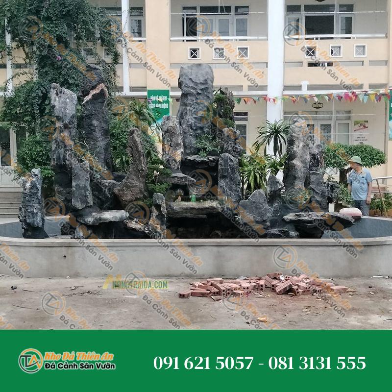 Hòn Non Bộ Bể Cá Đá Lũa Đen Trước Nhà 125cm